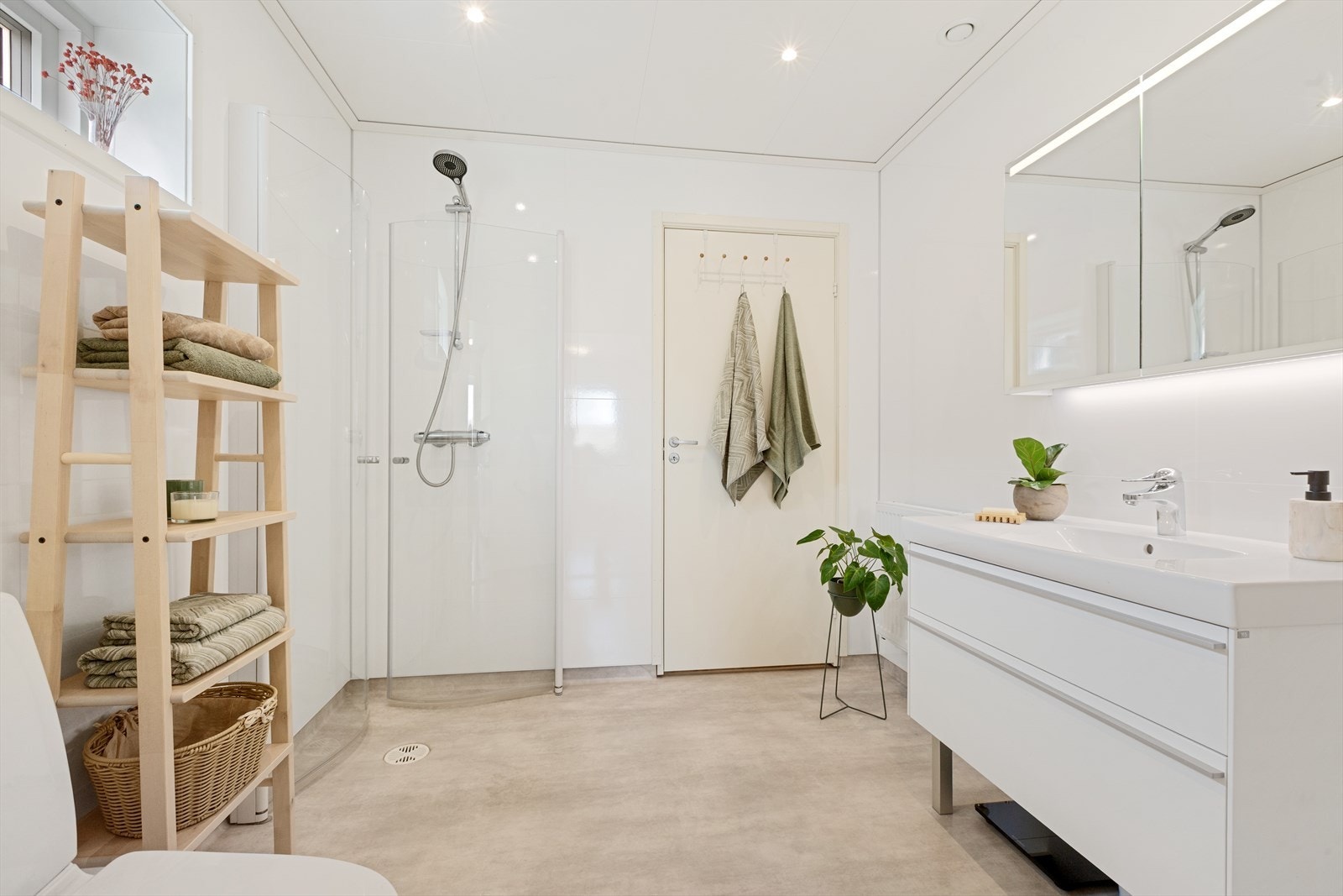Nytt moderne bad med dusj Galleribilde