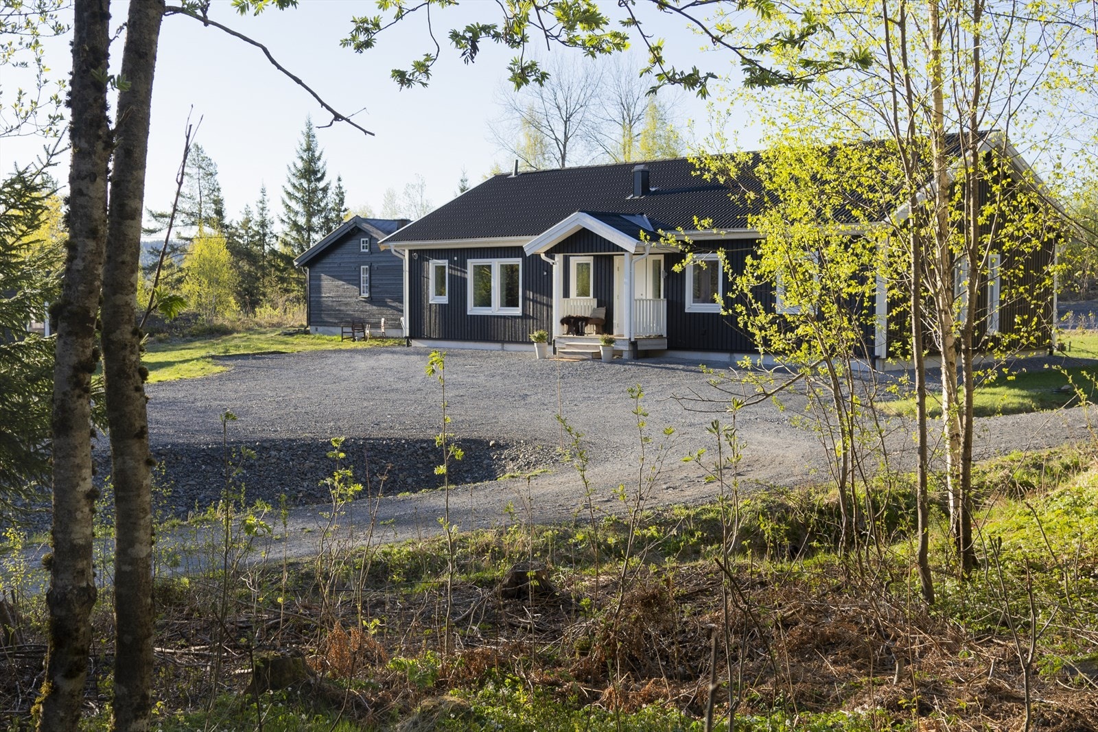 Stort tun med gode parkeringsmuligheter Galleribilde