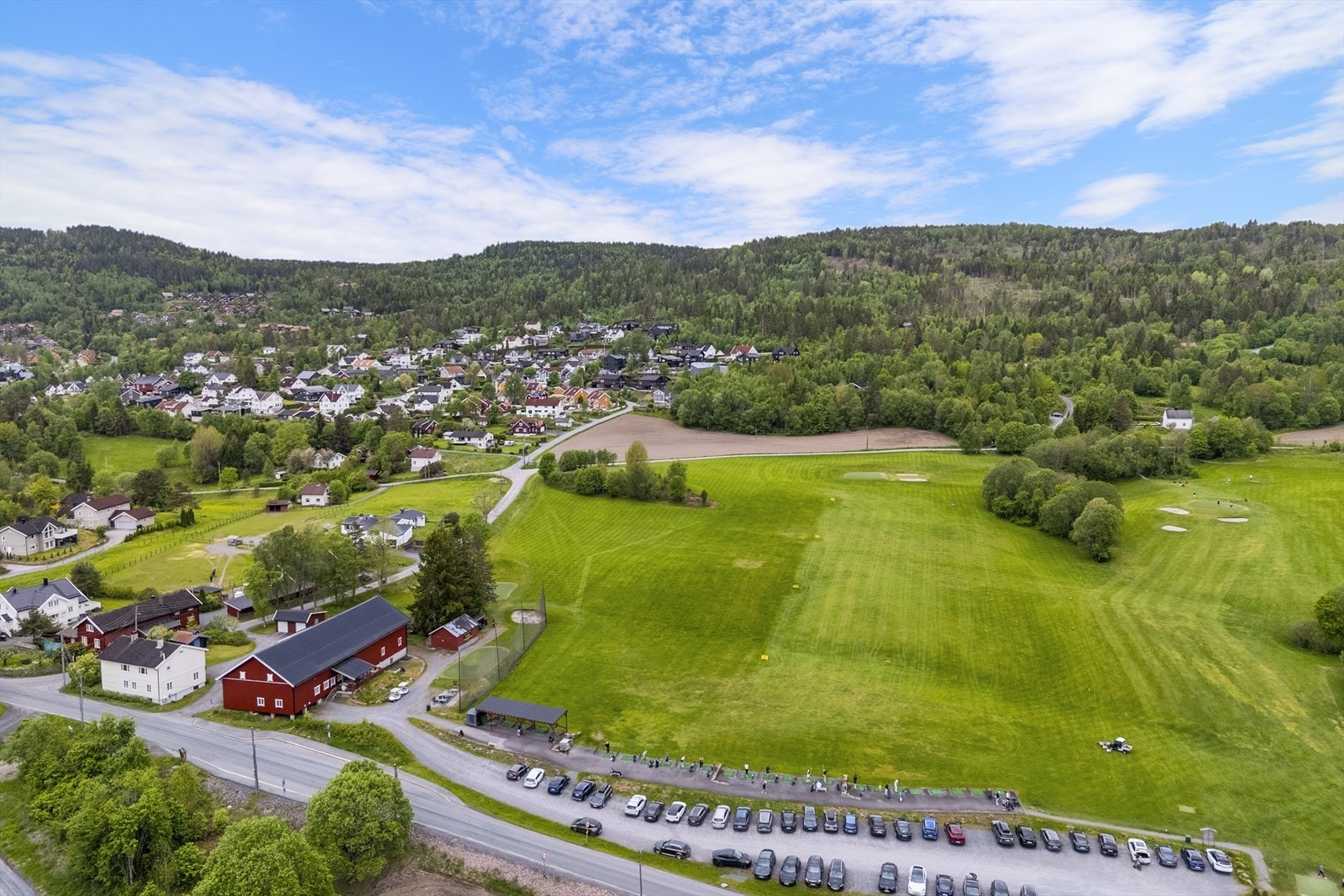 Utsikt over driving range og parkering Galleribilde