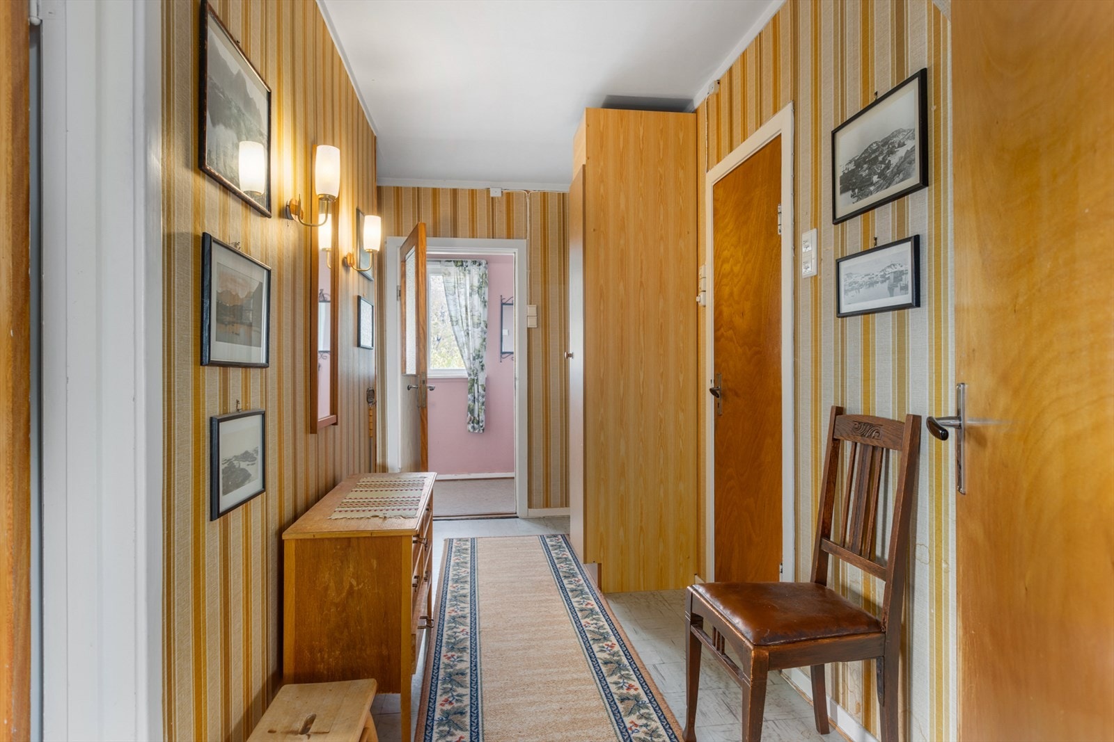 Entré og gang - Hovedetasje Galleribilde