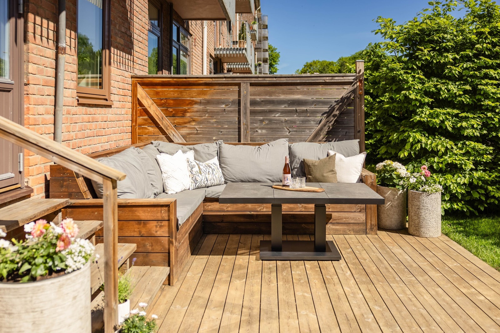 Terrasseplattingen er målt til 23m². Galleribilde