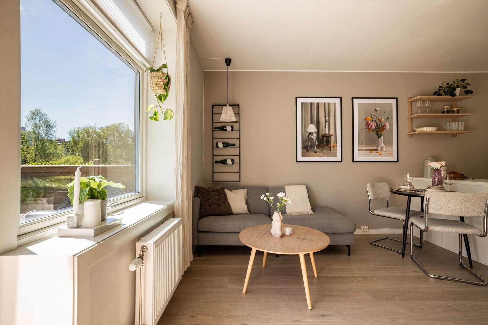 Leiligheten ligger i 1. etasje og har en planløsning som utnytter plassen godt. Galleribilde
