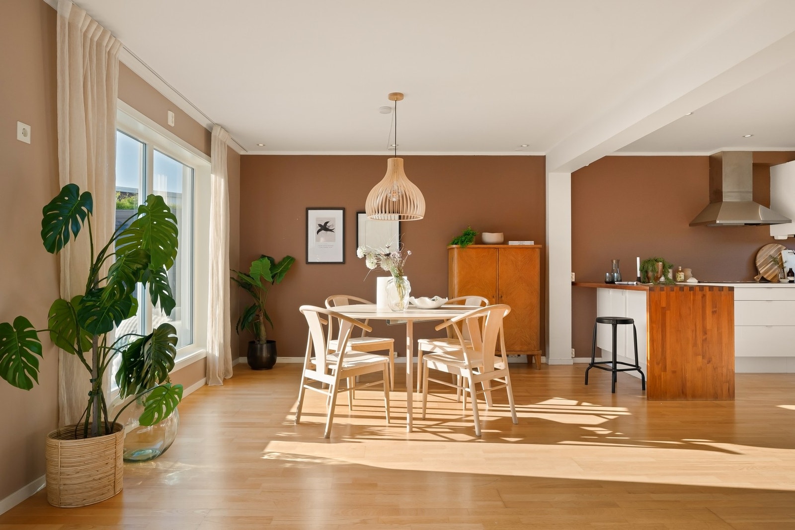 God plass for langbord Galleribilde