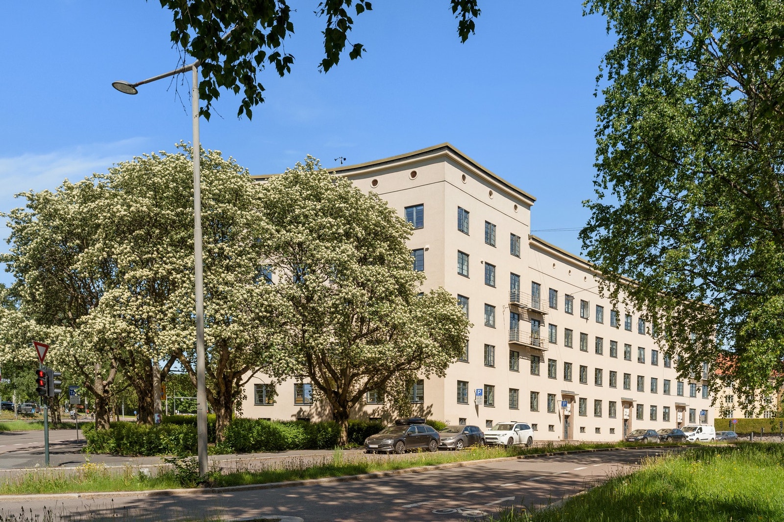 Grønne og frodige omgivelser med kort vei til både Sagene, St. Hanshaugen og Alexander Kiellands Plass. Galleribilde