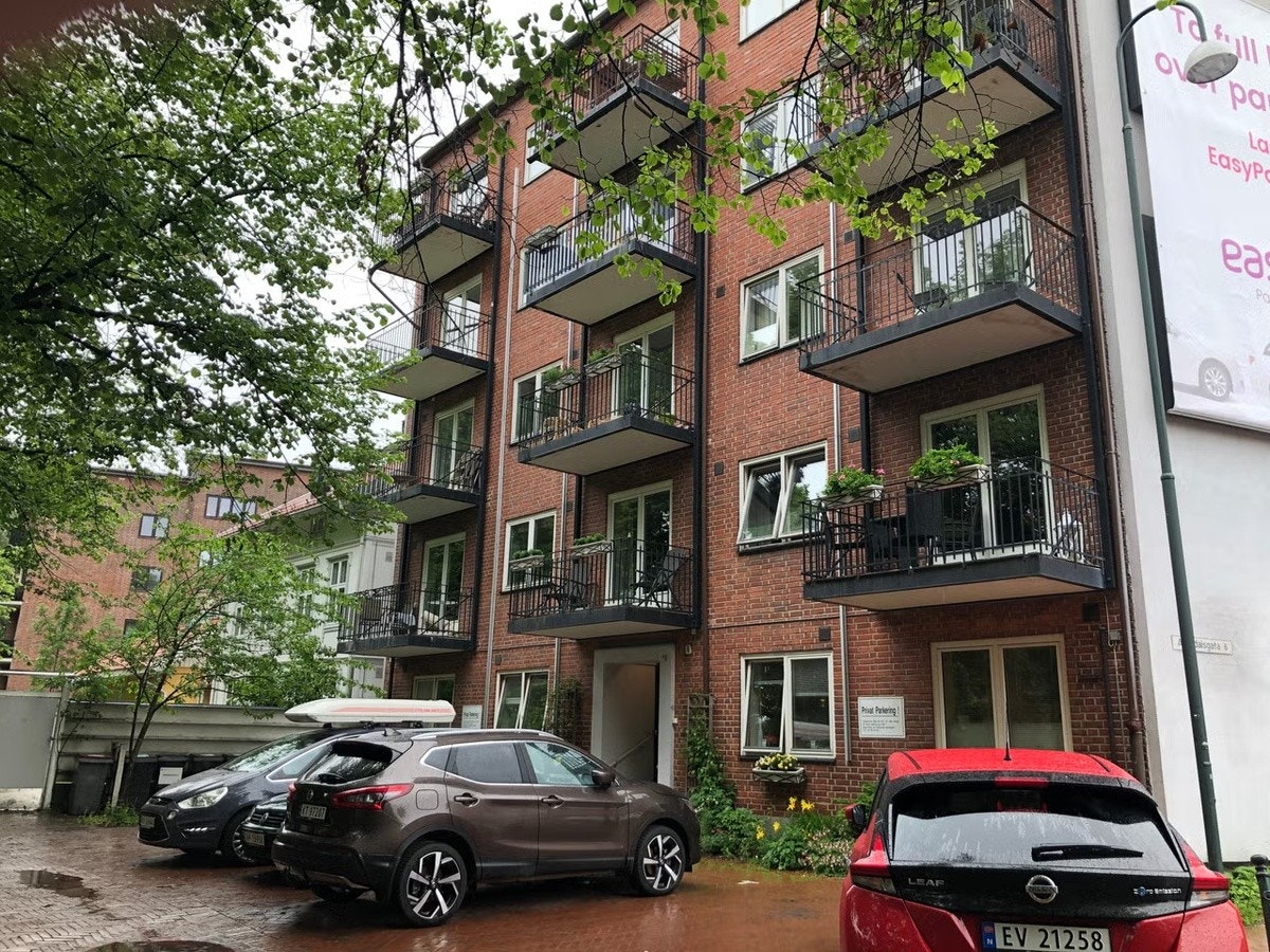 Fasade med inngangsdør Galleribilde