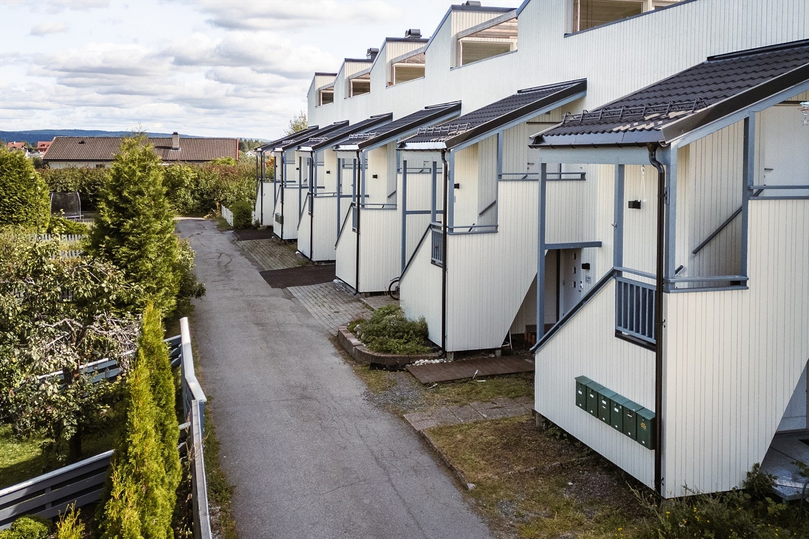 Inngangspartiet ligger skjermet til og har adkomst til entreen, samt en bod på ca. 4 kvm. Galleribilde