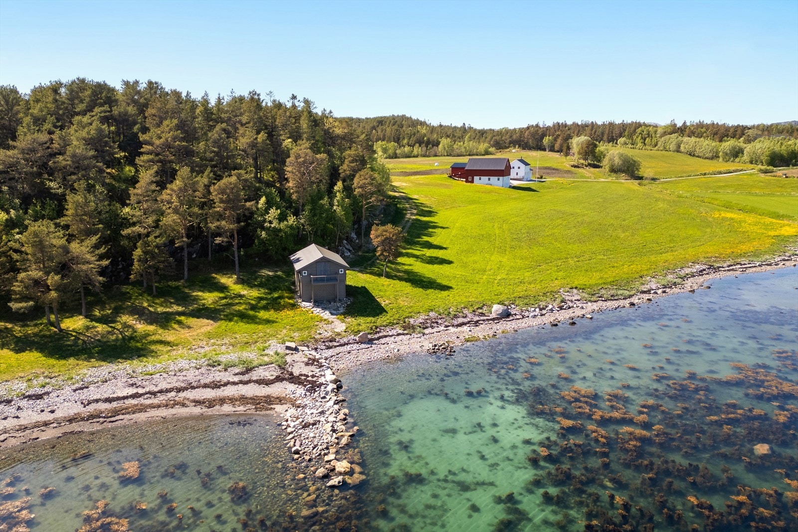 Naustet med idyllisk beliggenhet, totalrenovert i 2011 Galleribilde