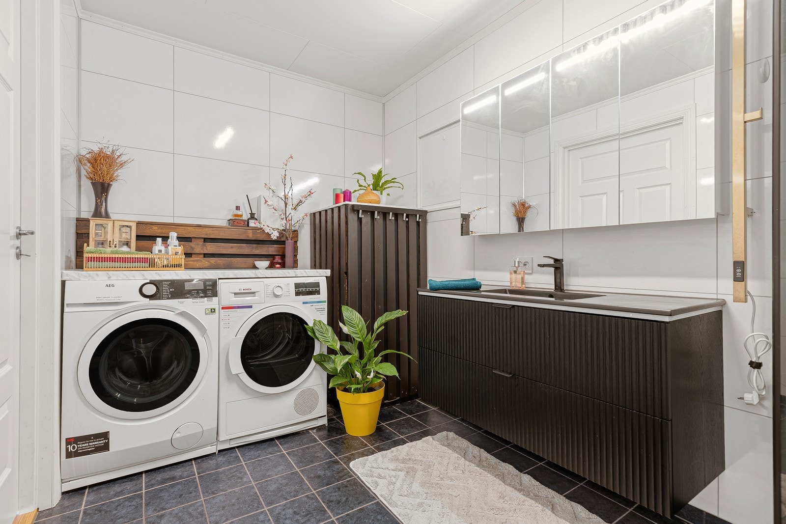 Badet har opplegg til vaskemaskin og tørketrommel Galleribilde