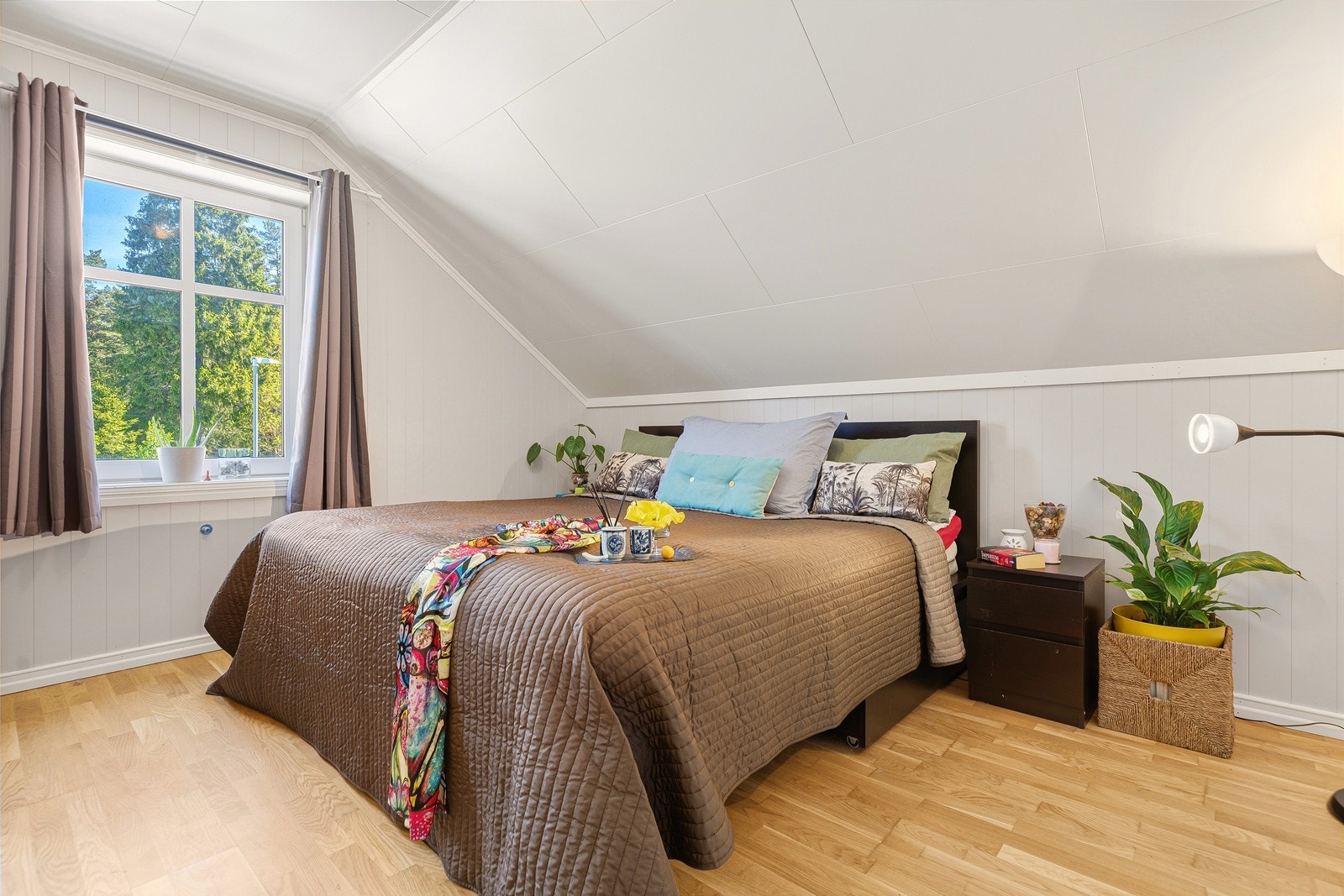Soverom 2 med plass til seng, skrivebord eller oppbevaring. Galleribilde