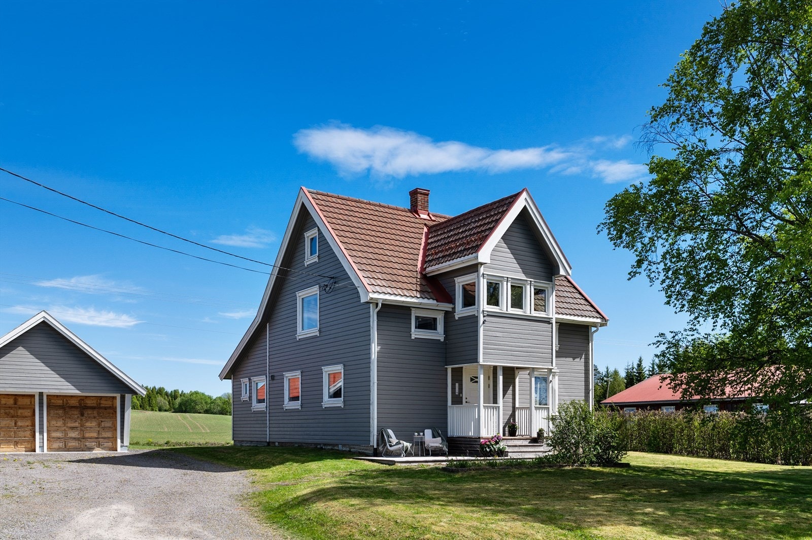 Flott fasade og et solid førsteinntrykk! Galleribilde