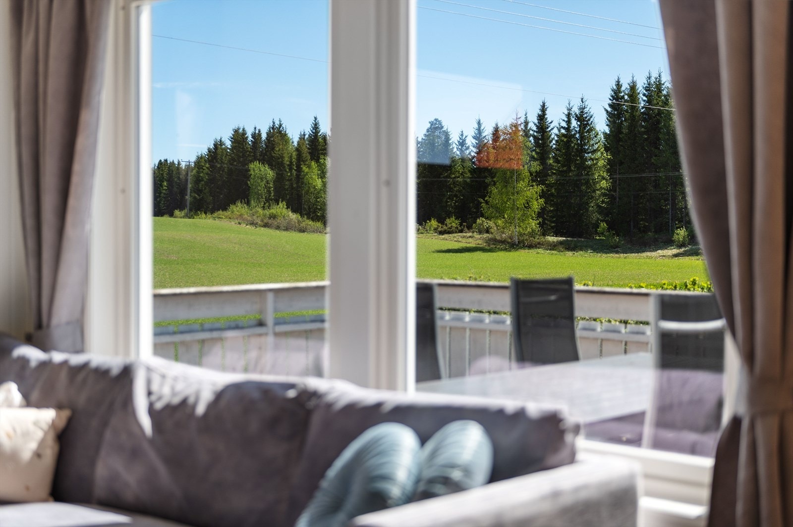 Herlig landlig utsikt med naturen rett utenfor døra! Galleribilde