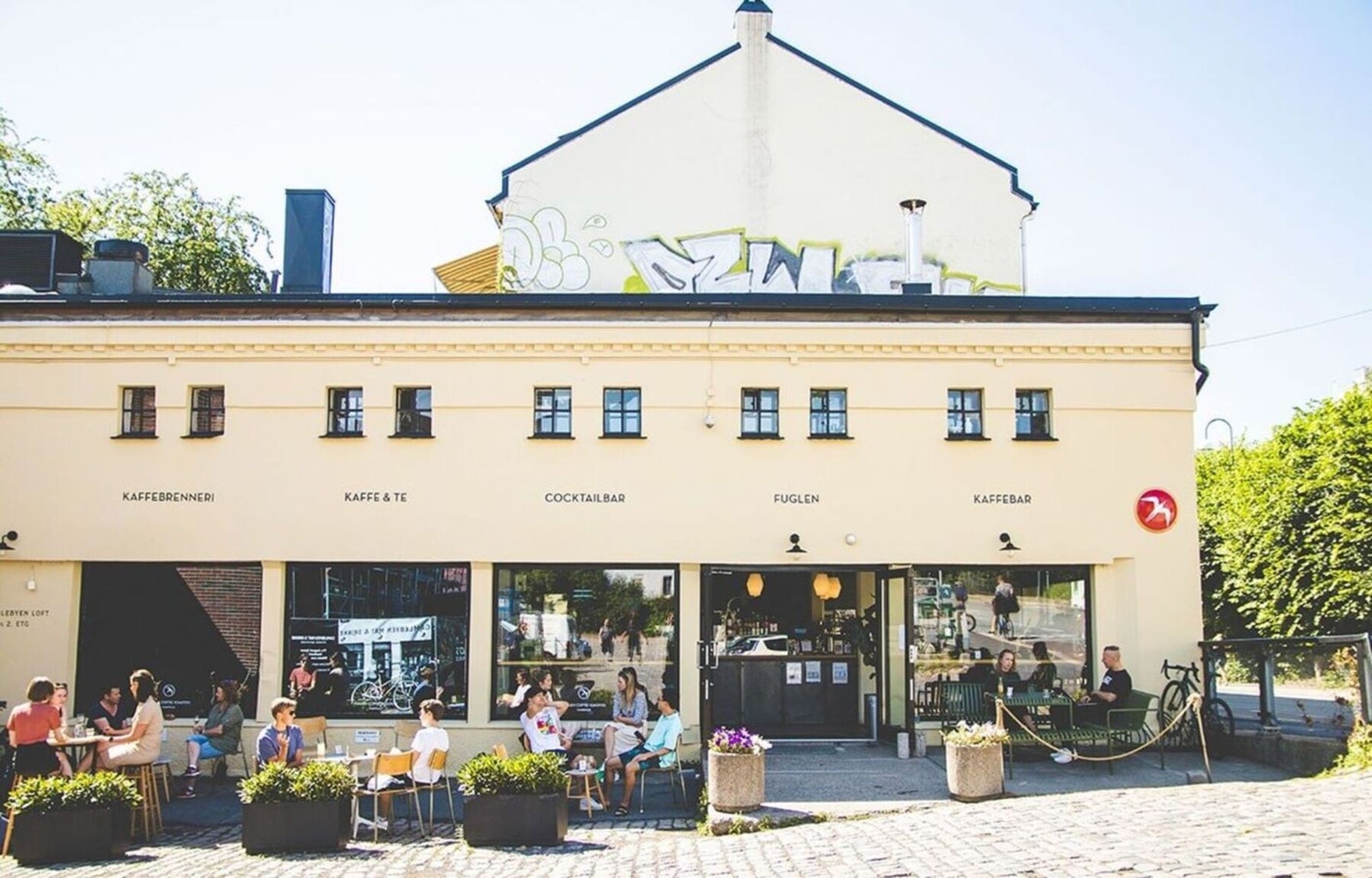 Fuglen og ZZ-pizza ligger en liten spasertur fra leiligheten. Galleribilde