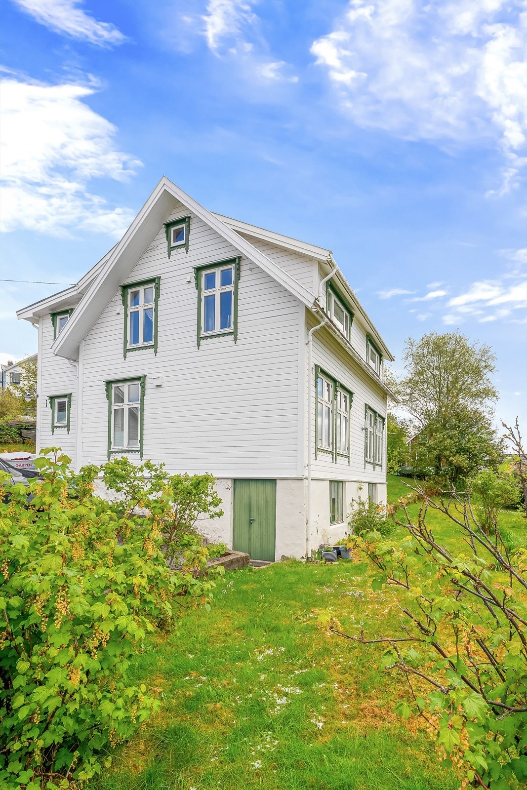 Enebolig med svært sentral beliggenhet. Galleribilde