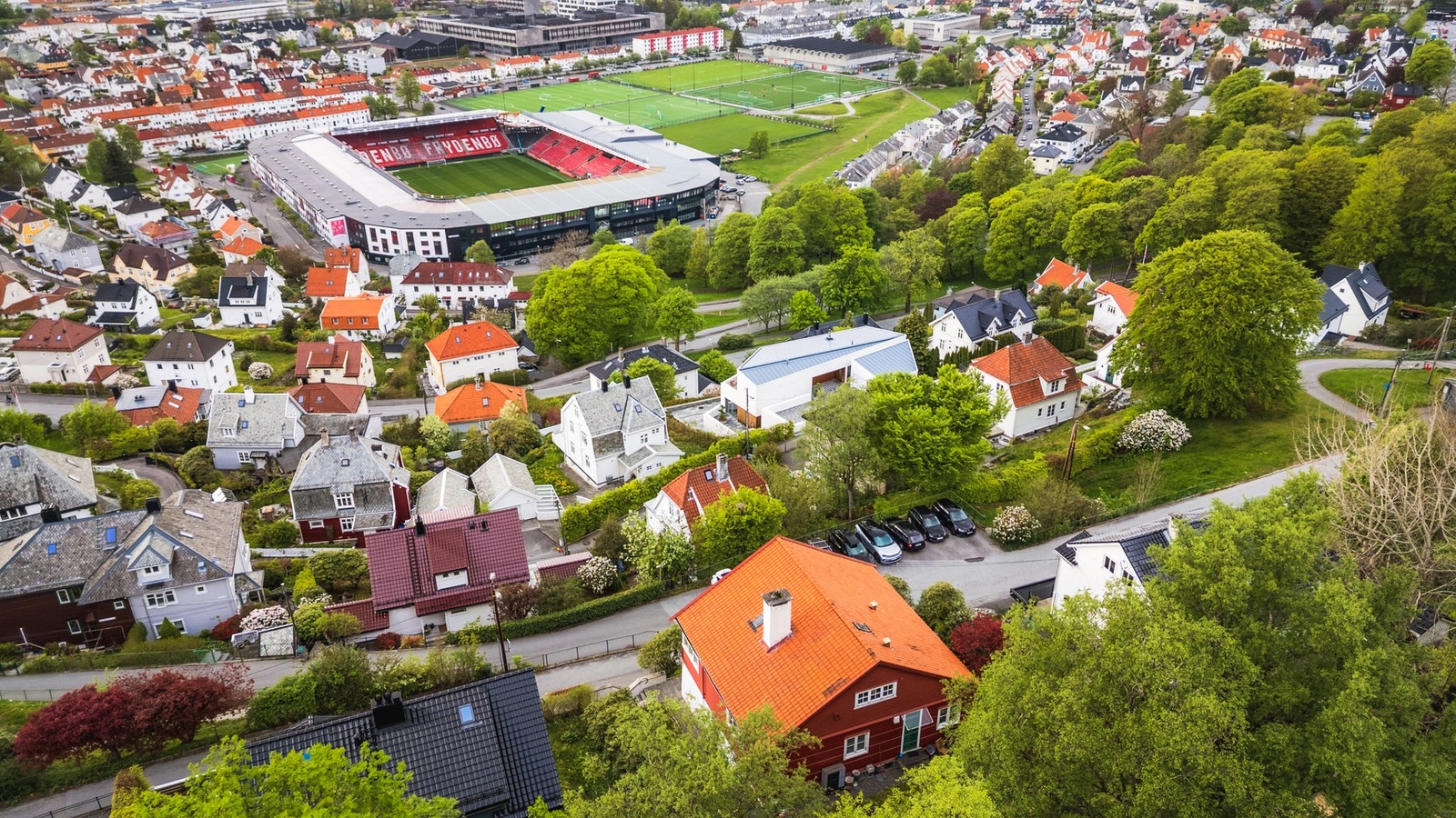 Er du en ivrig Brannsupporter ligger også deres fasiliteter en kort spasertur unna. Galleribilde