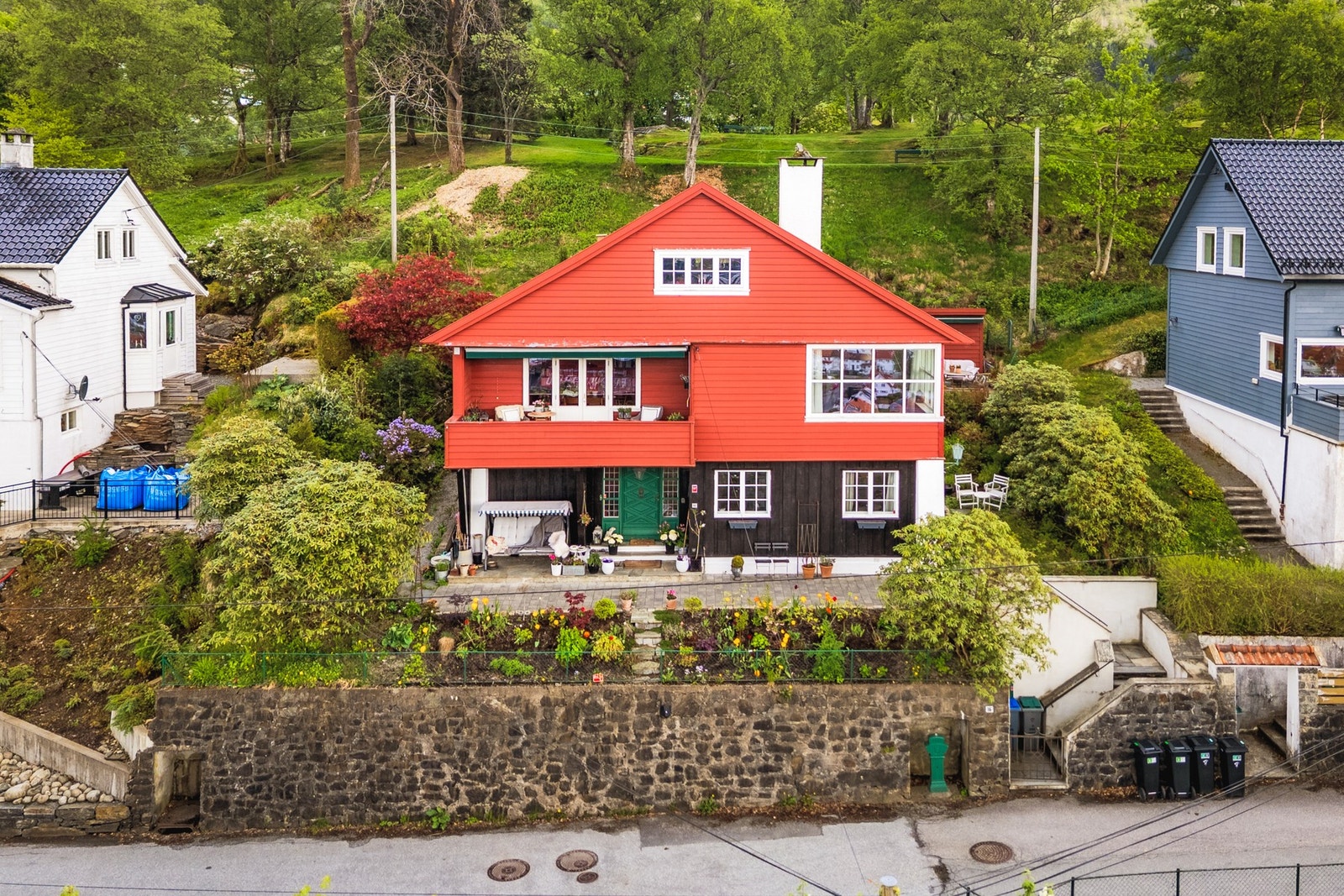 EIE eiendomsmegling v/ Simon Aasen har gleden av å presentere Langhaugen 16! (Foto: Alexander Vie) Galleribilde