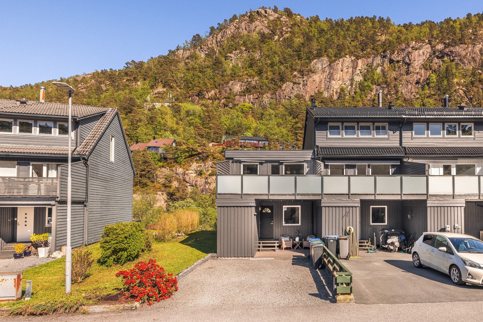 Gode parkeringsmuligheter på egen tomt. Galleribilde