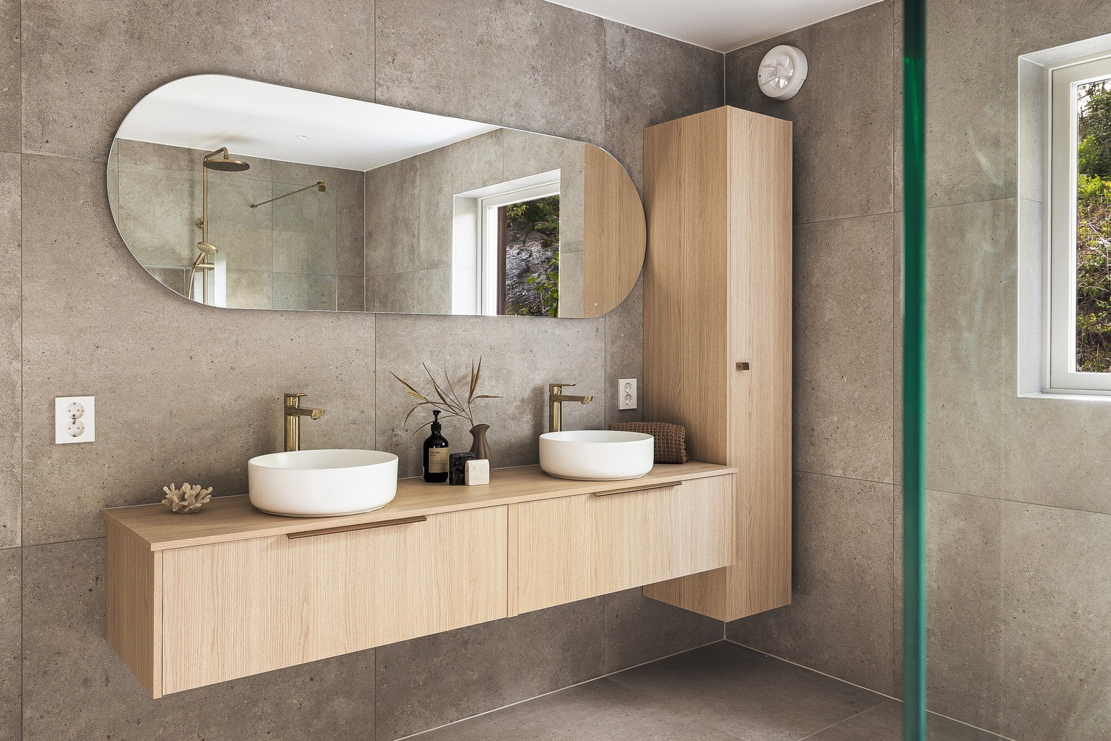 Eksklusive 90x90 fliser, dobbeldusj med spesiellaget glass. Galleribilde