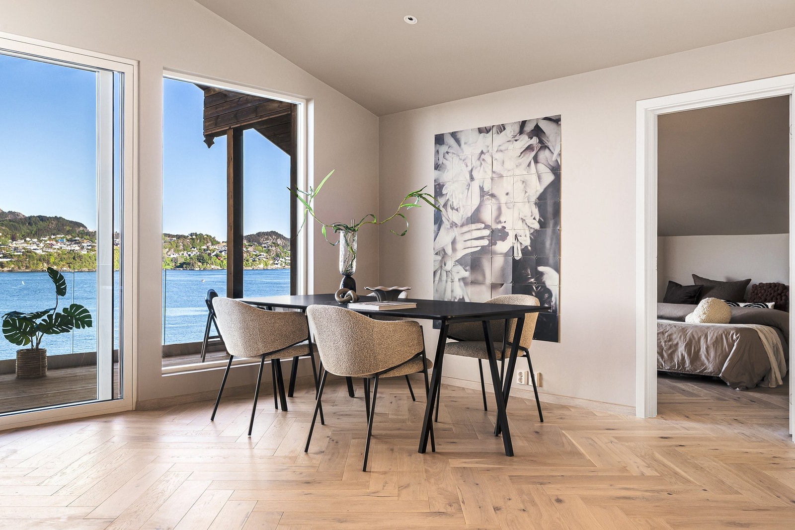 Her er det god plass til å innrede med både sofa, spisebord og annet ønsket møblement. Galleribilde
