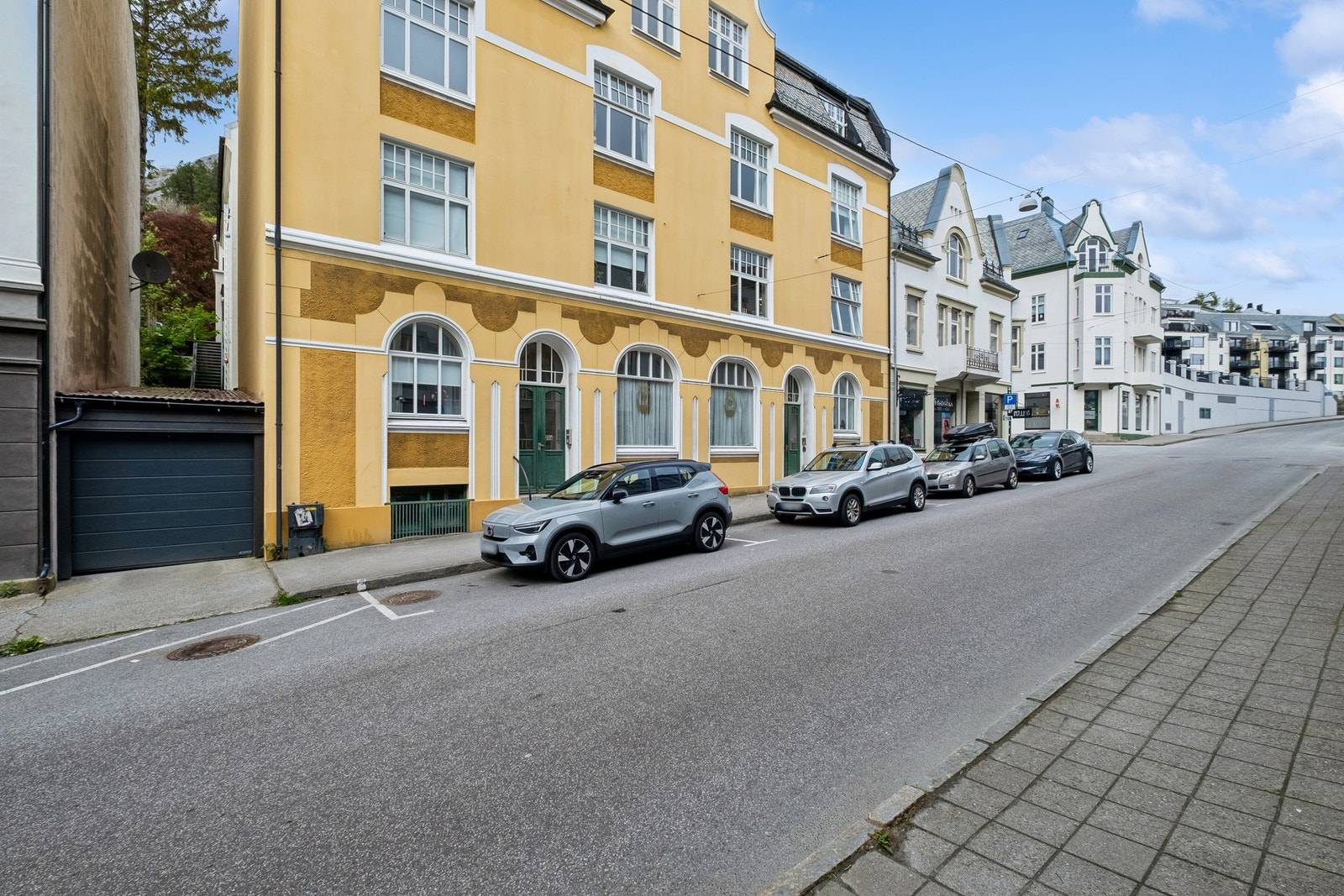 PrivatMegleren presenterer en meget flott toppleilighet i denne jugendstils bygården fra 1917. Galleribilde