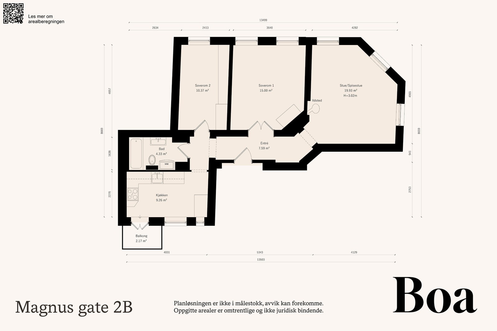 Leiligheten har en effektiv planløsning med adskilt kjøkken og stue, to soverom og en balkong. En kjellerbod på nesten 10 m² gir rikelig med lagringsplass. Galleribilde