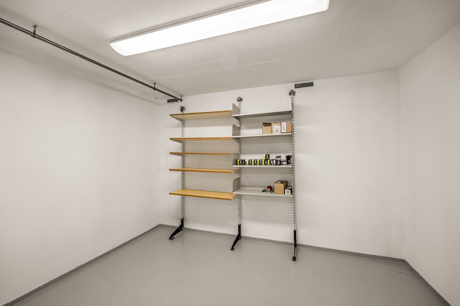 Her er det svært god lagringskapasitet med flere separate boder. Galleribilde