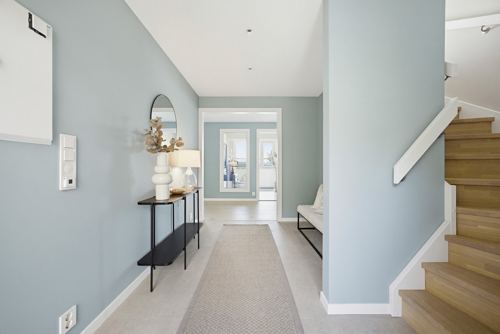 Hall med avsatt plass til garderobe Galleribilde