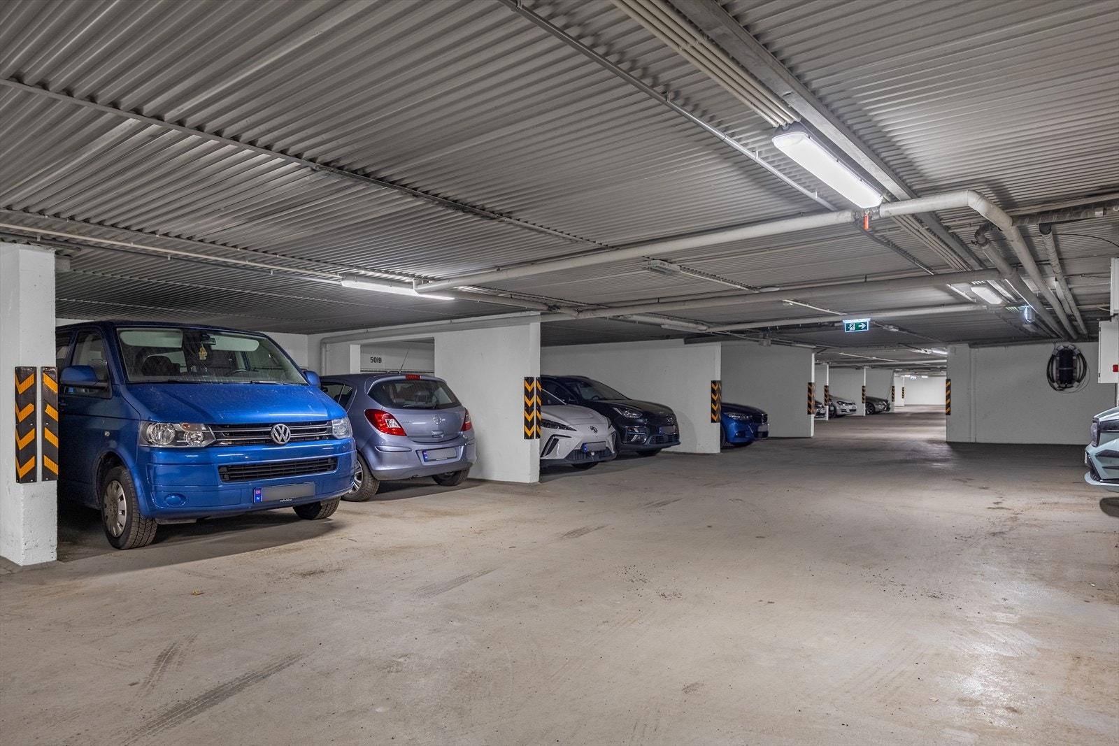 Leiligheten disponerer garasjeplass m/heisadkomst til leilighetsplan. Galleribilde