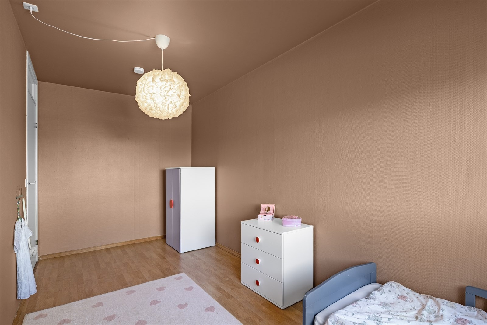 Her kan du uttrykke din kreativitet og omforme disse rommene etter dine personlige ønsker, enten det er som et inspirerende hjemmekontor, eller ett koselig barnerom. Galleribilde