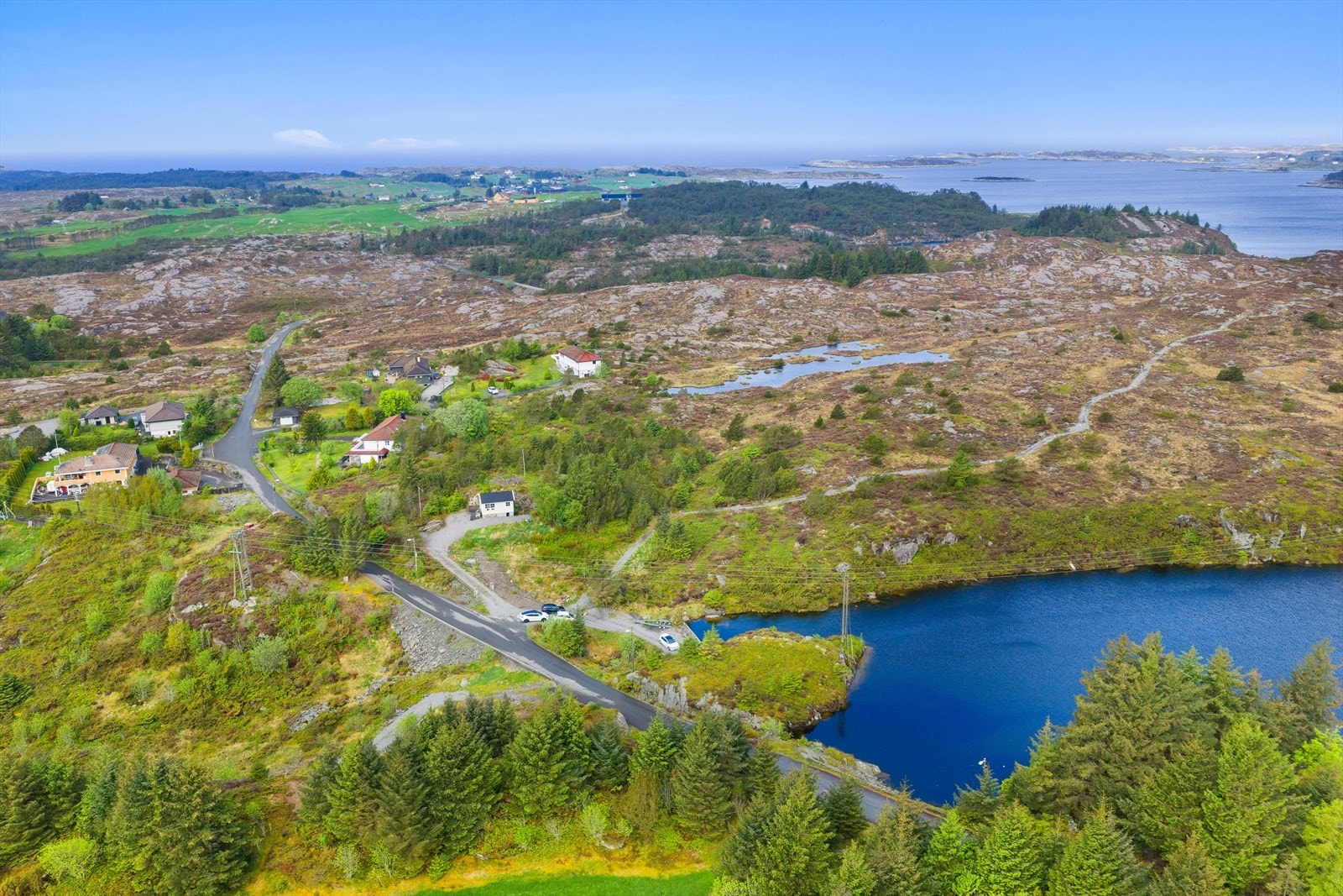 Det går flere turstier i markene like ved hytten. Galleribilde