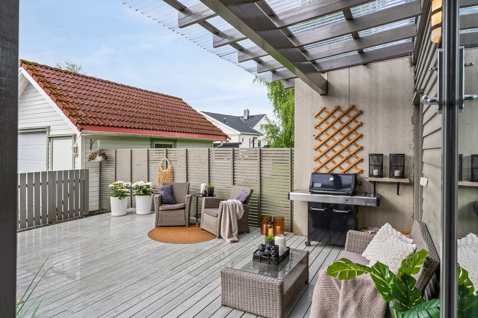 Hele 50 kvm med en flott solrik terrasse - Begge terrasser er nybeiset i 2026 Galleribilde