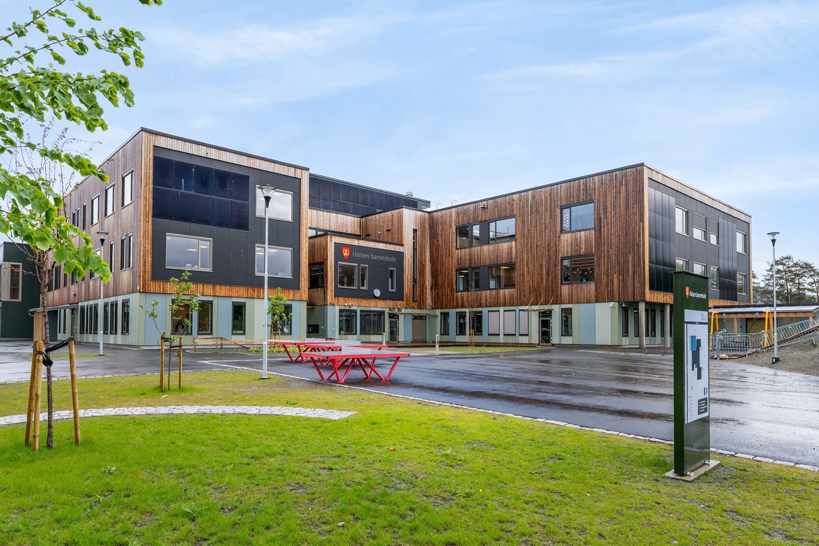 Kort og trygg avstand til nyoppførte og topp moderne Halsen barneskole Galleribilde