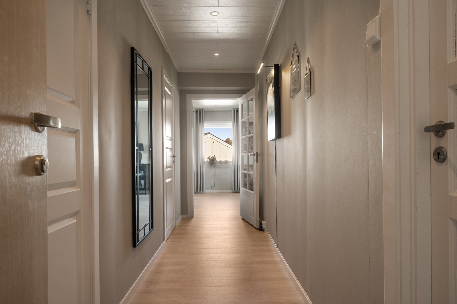 Gang mot stue Galleribilde