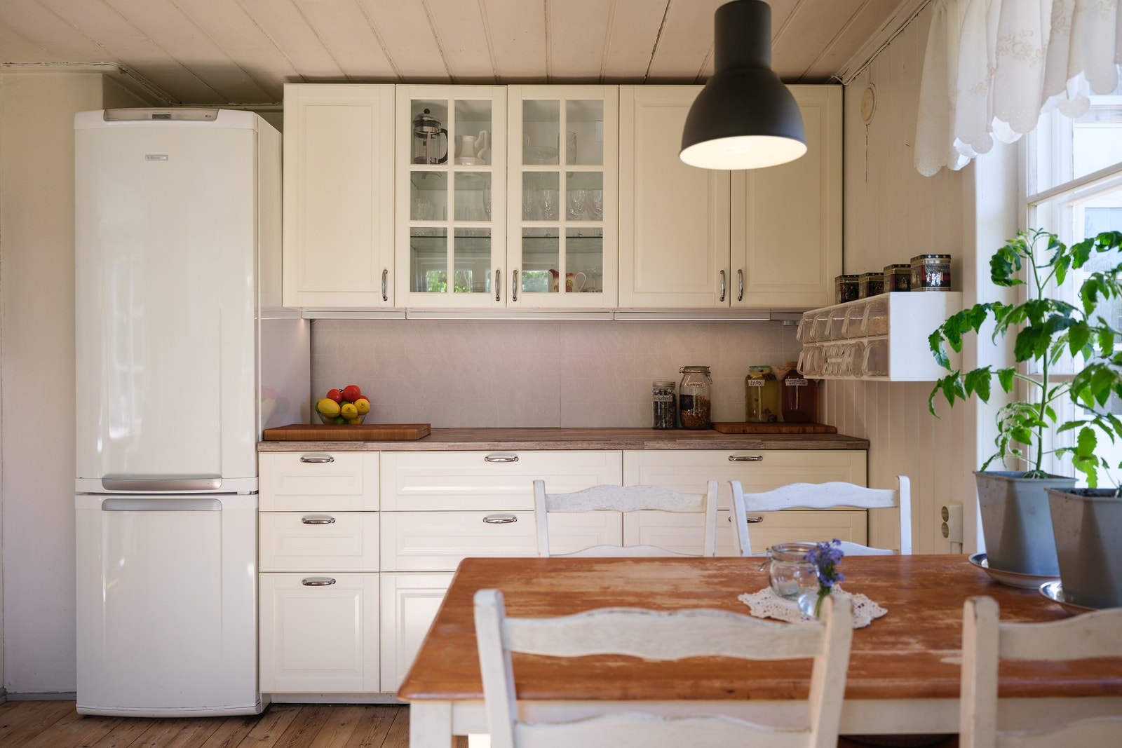 Her ligger alt til rette for å nyte matlagingen med kortreiste råvarer fra egen tomt og drivhus. Galleribilde