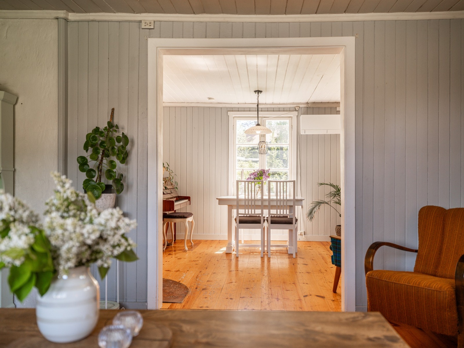 Fra stuen har du videre adkomst inn til spisestuen. Galleribilde