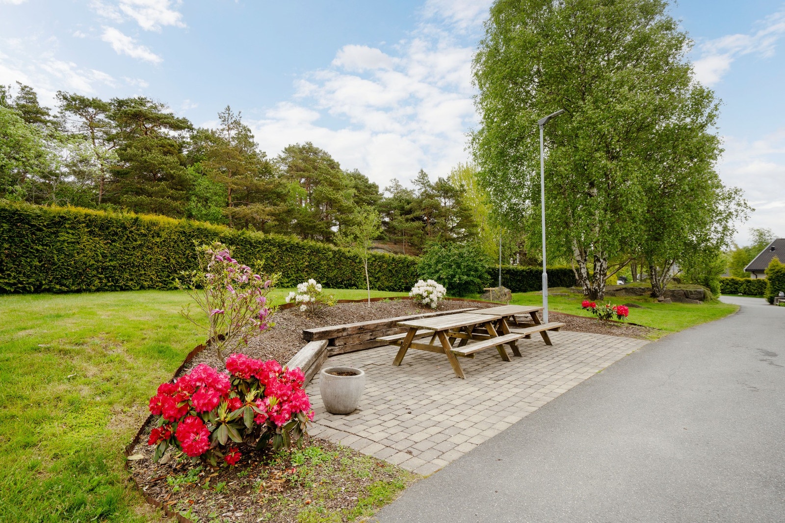 I borettslaget er det opparbeidet hyggelige fellesarealer. Galleribilde