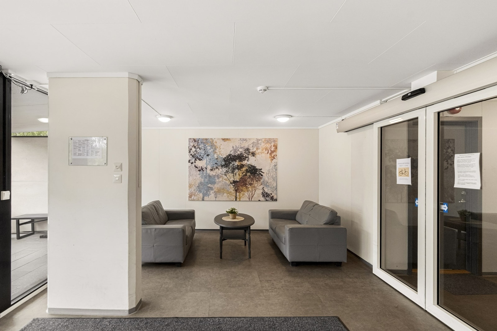 Sameiet har et pent inngangsparti og fine fellesområder. Galleribilde