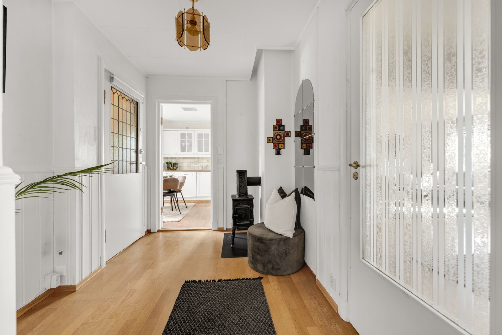 Boligen har et lyst og innbydende inngangsparti. Galleribilde