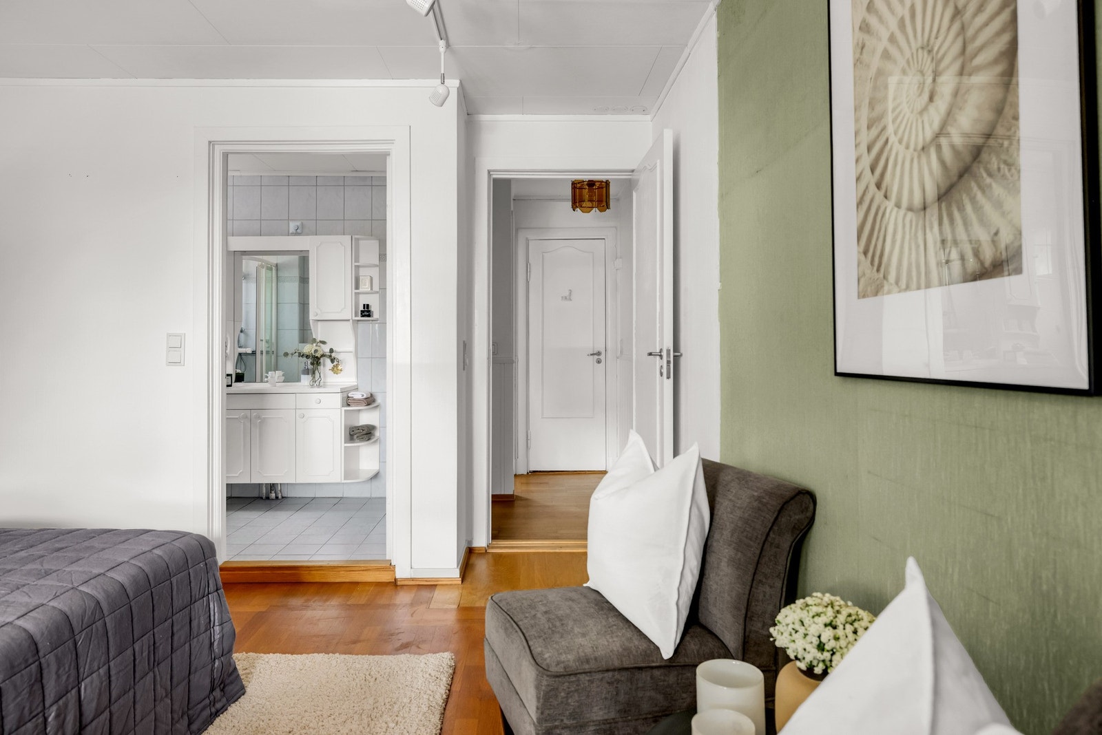 Hovedsoverommet har plass til en kontorplass eller sminkebord mm. Galleribilde