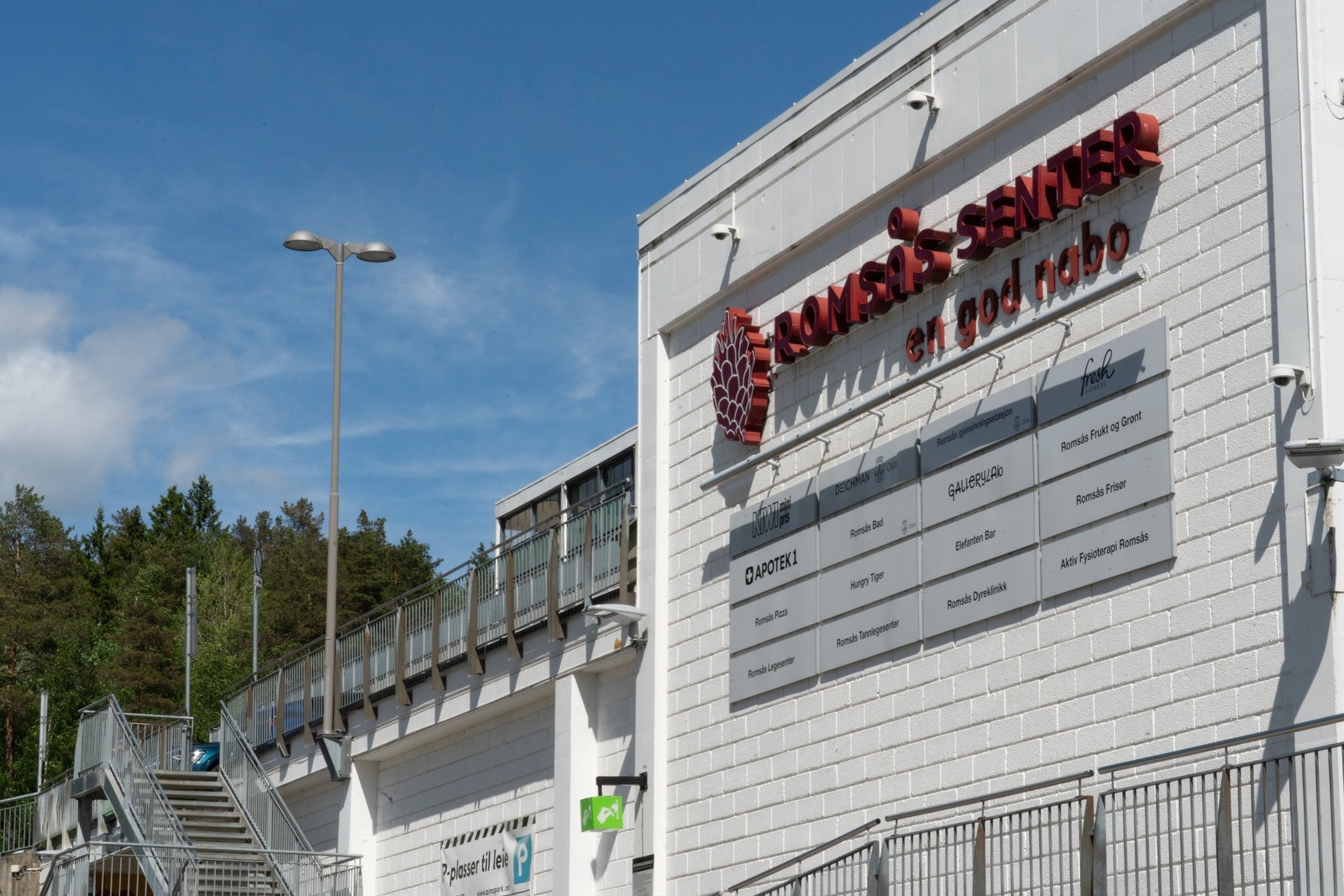 Kun 150 meter unna på Romsås senter finner du T-banestasjonen, Kiwi, Fresh Fitness og andre gode tilbud Galleribilde