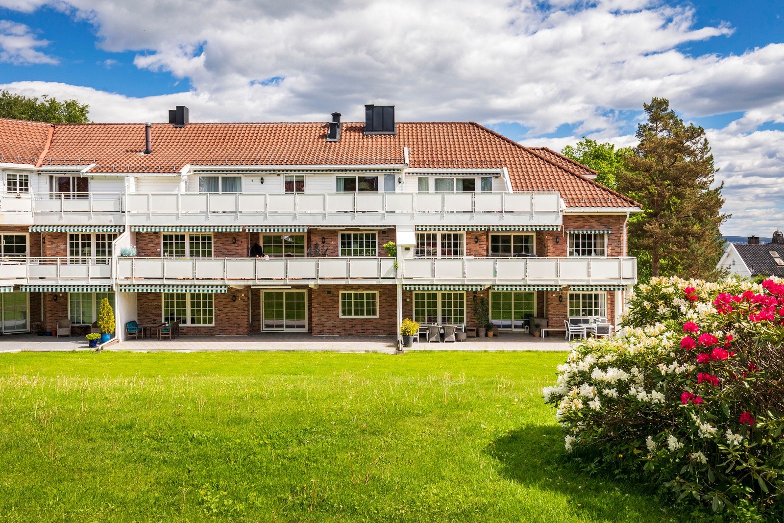 Leiligheten ligger i et rolig og attraktivt område på Slemdal/Gråkammen, omgitt av naturskjønne omgivelser. Galleribilde