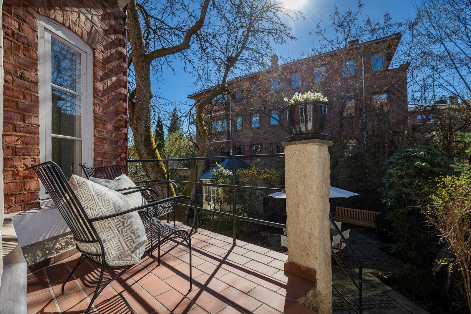 Sydvestvendt veranda med utgang fra stue Galleribilde