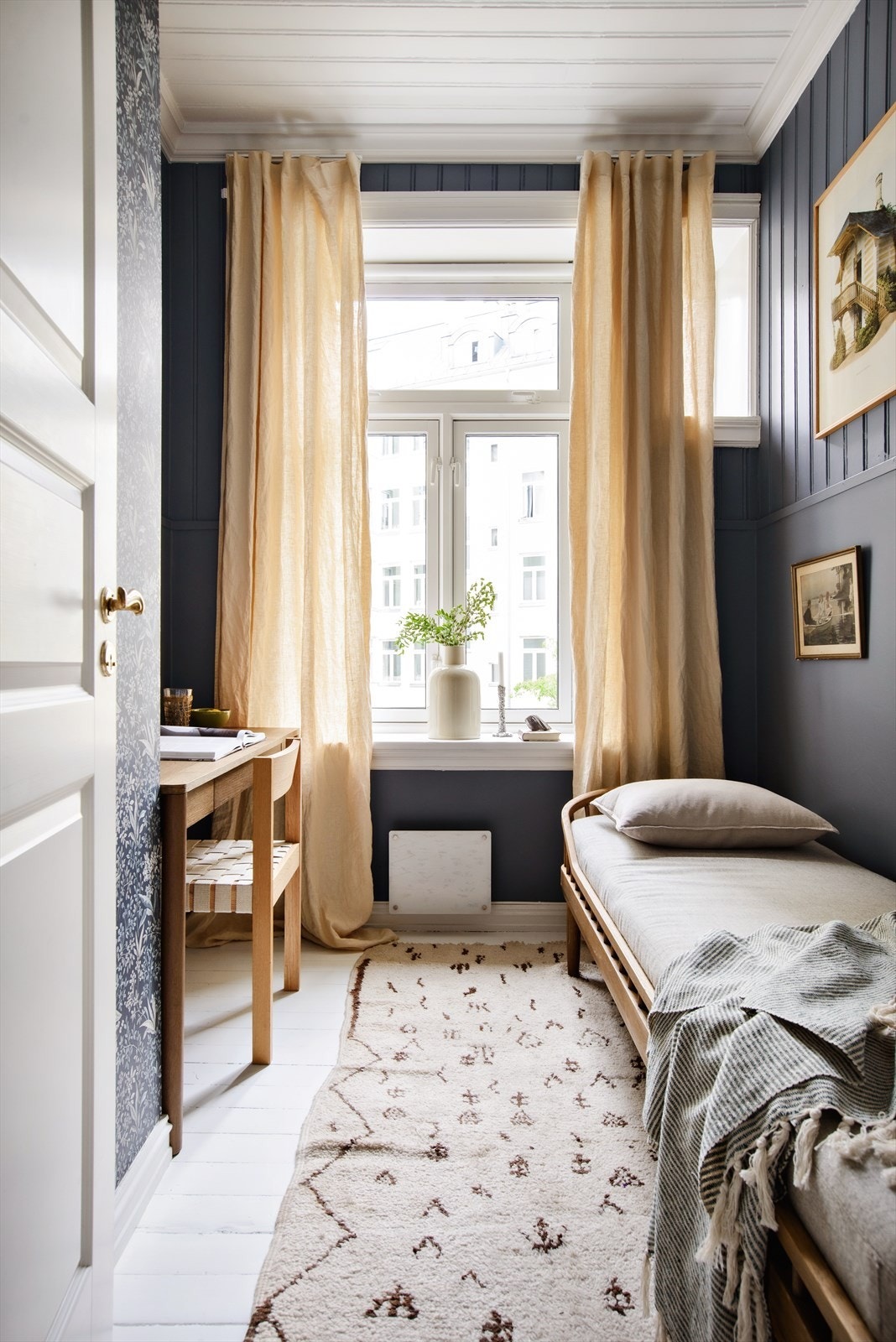 Soverom som egner seg godt som barnerom, gjesterom eller hjemmekontor. Galleribilde