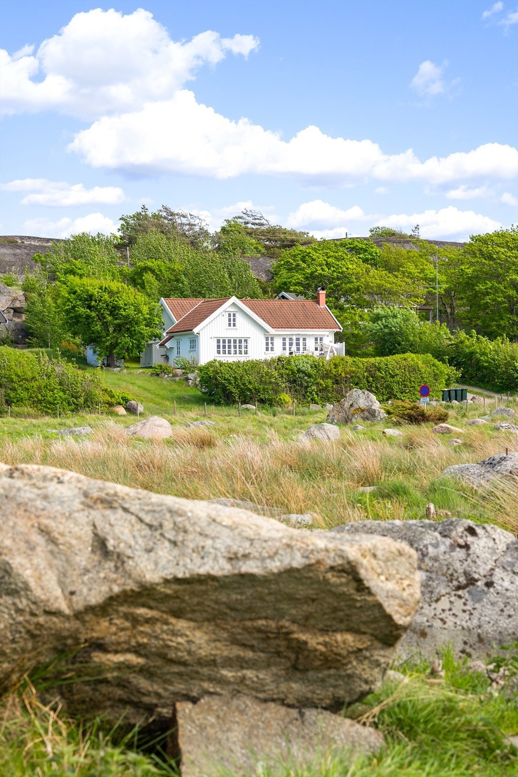 Hytta sett fra nærområdet. Galleribilde