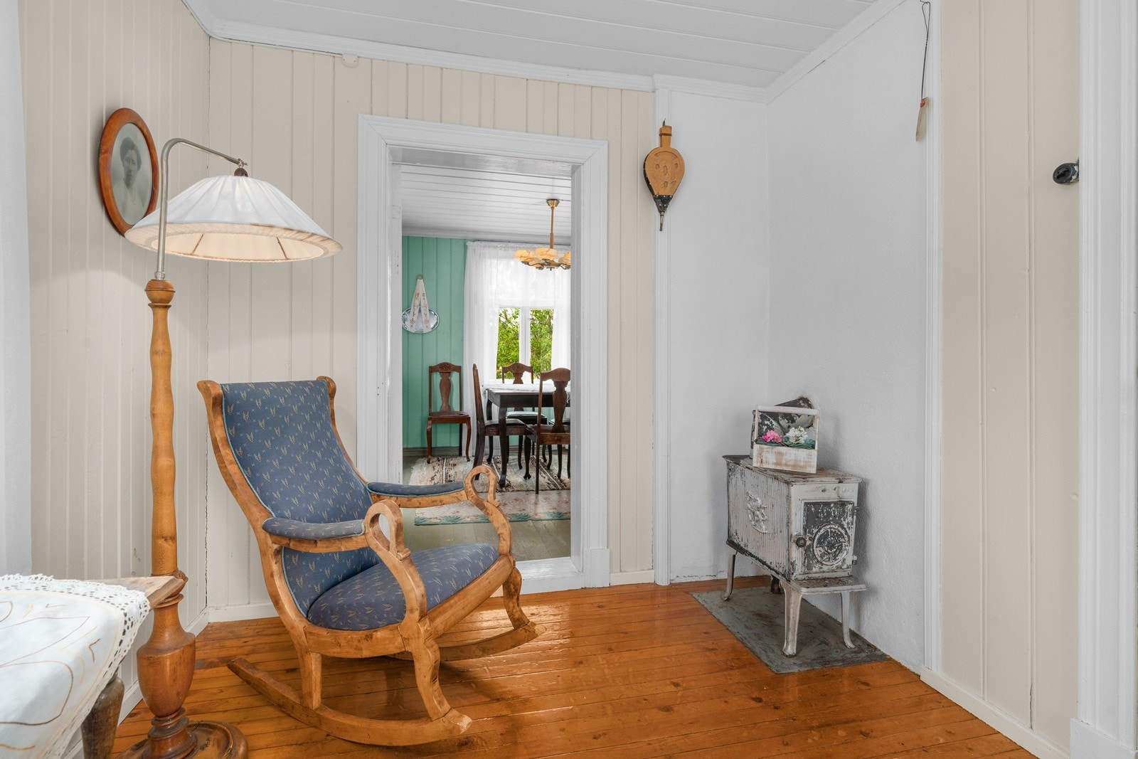 Boligen har flere vedovner. Galleribilde