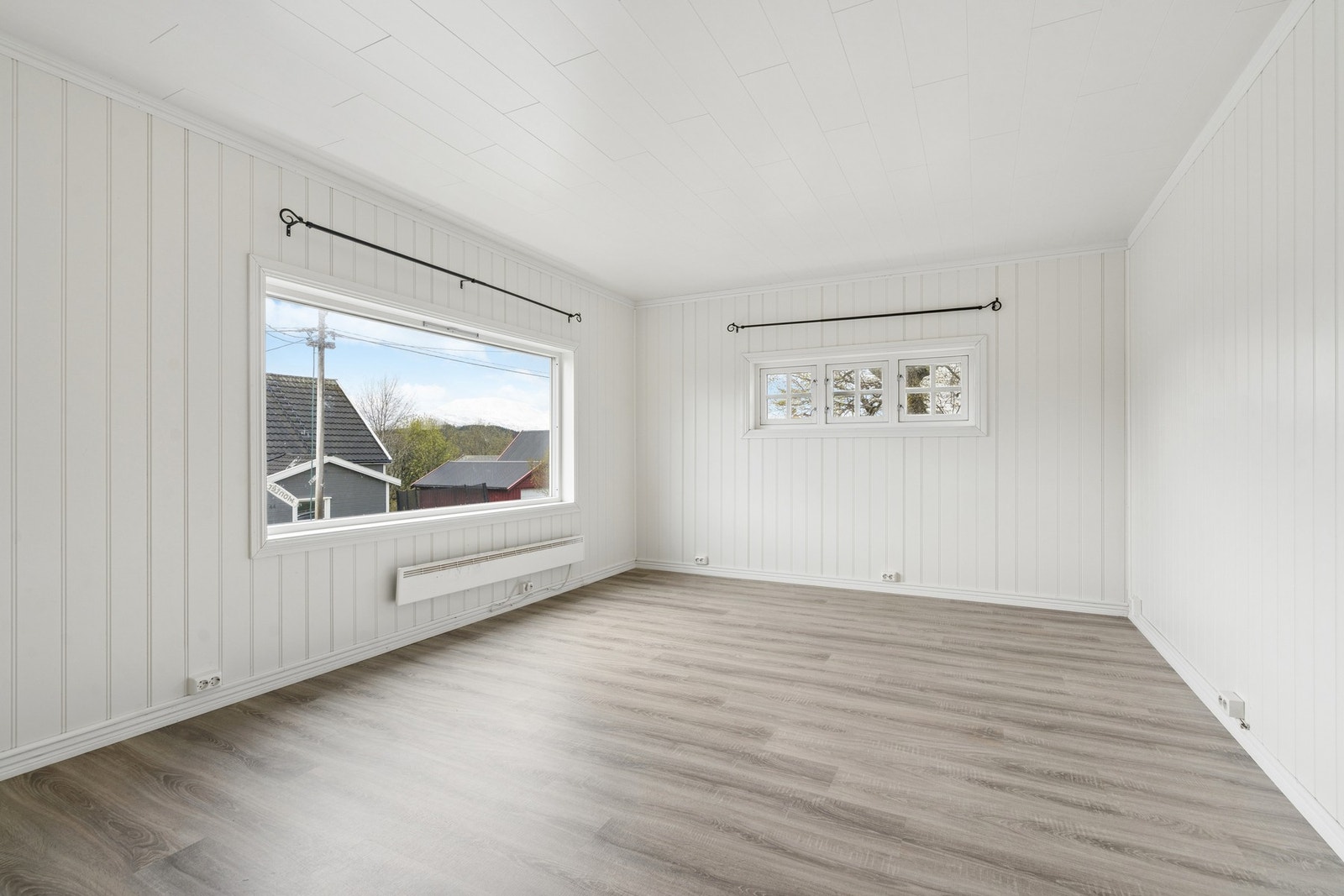 Store vinduer, flere skiftet i 2020, gir godt med naturlig lys. Galleribilde
