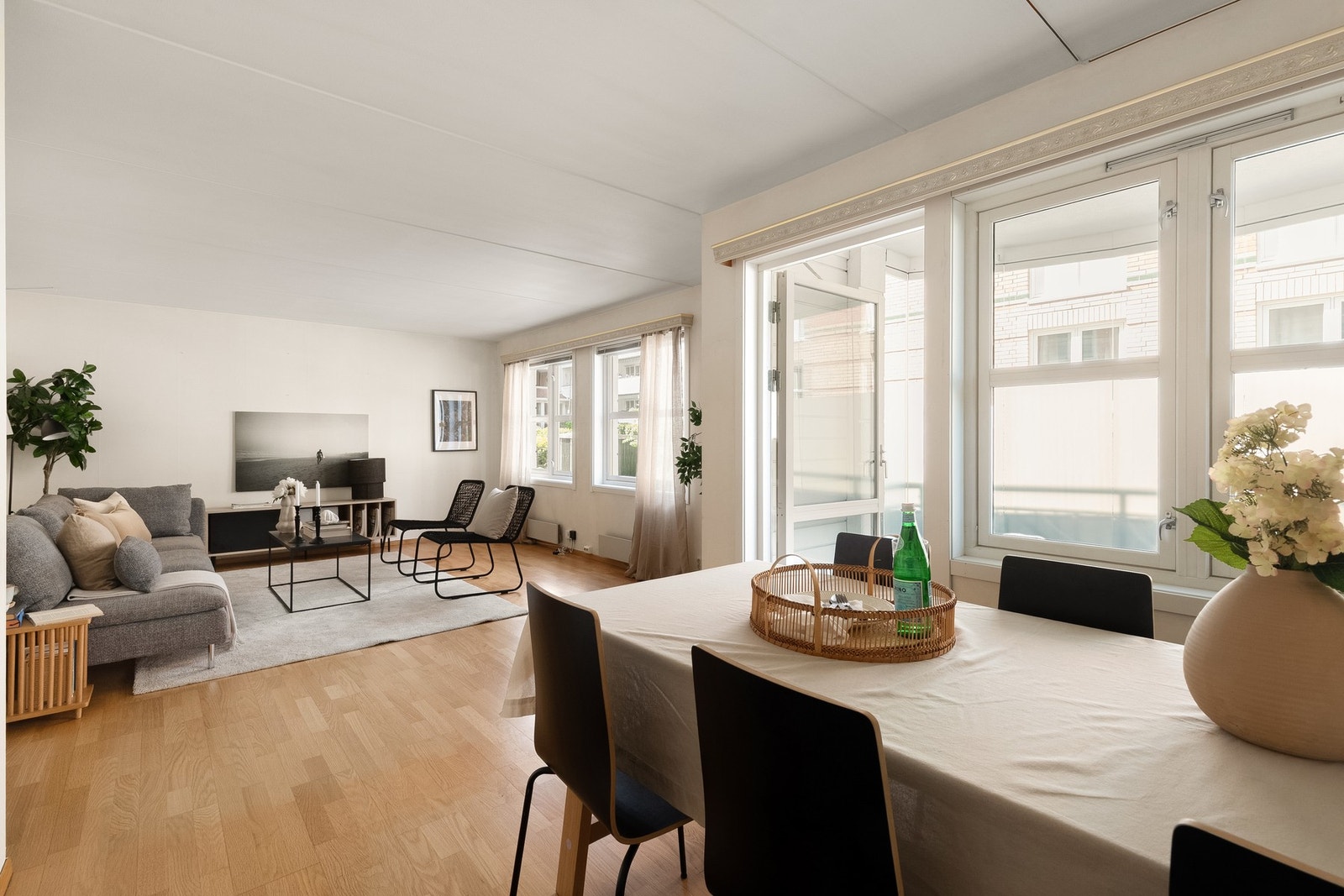 Velkommen til Jernbaneveien 37 v/ Erik Løvås i PrivatMegleren Bærum. Foto: Lars Petter Galleribilde