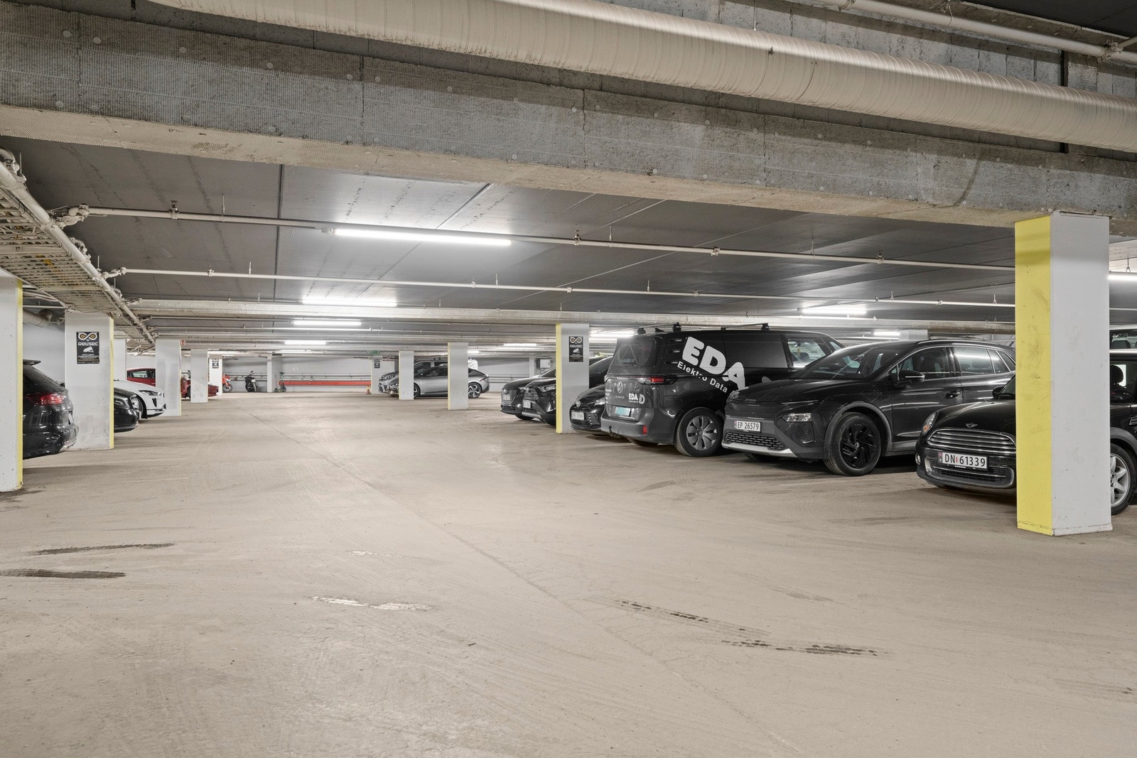 Parkeringsplass i parkeringshus kan leies Galleribilde