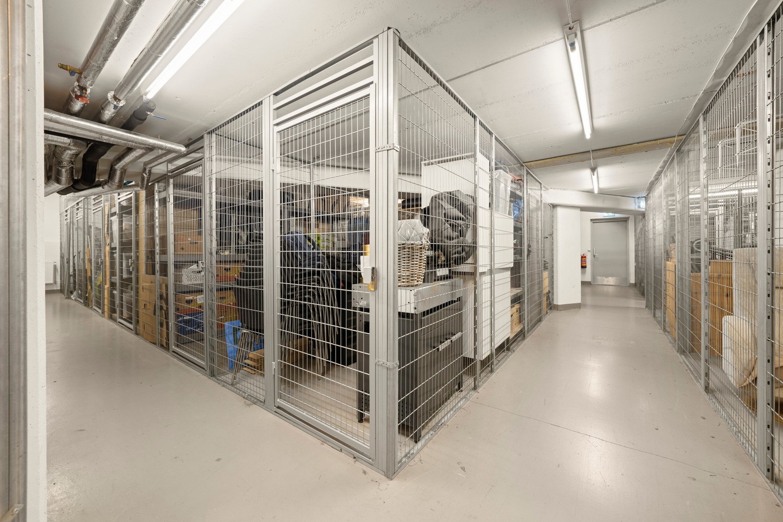 Leiligheten disponerer en bod på 6 kvm i kjeller Galleribilde