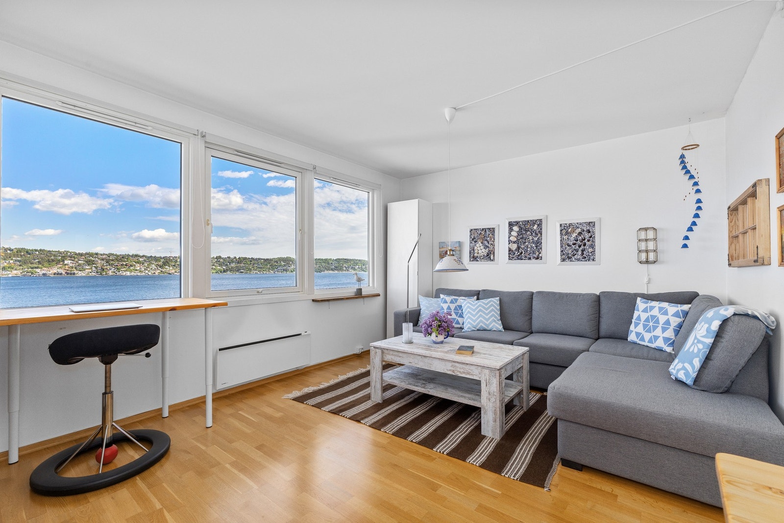Fra stuen er det fantastisk utsikt over Drøbakfjorden Galleribilde