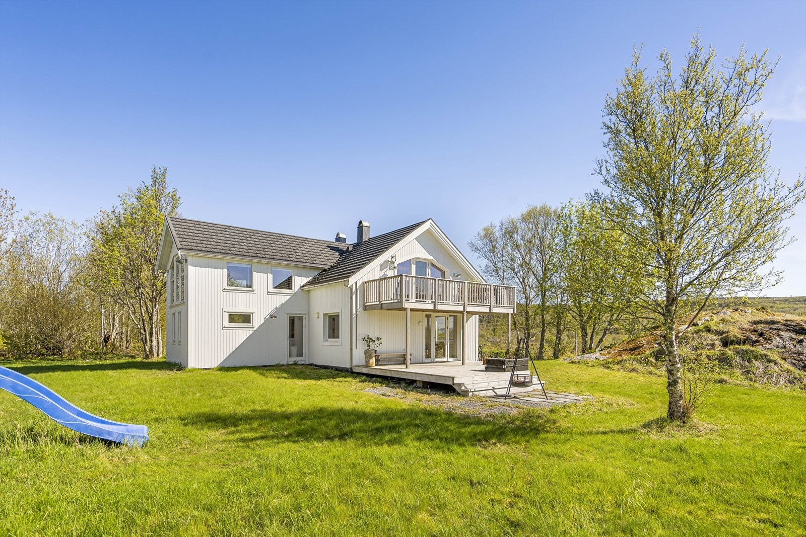 Her bor du i idylliske og ikke minst familievennlige omgivelser på Godøynes, kun noen få minutters kjøretur sør for Tverlandet. Galleribilde